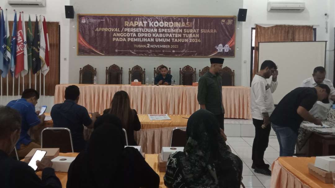 Rakor persetujuan spesimen surat suara anggota DPRD Kabupaten Tuban dalam pemilu 2024 (Foto: Khoirul Huda/Ngopibareng.id)