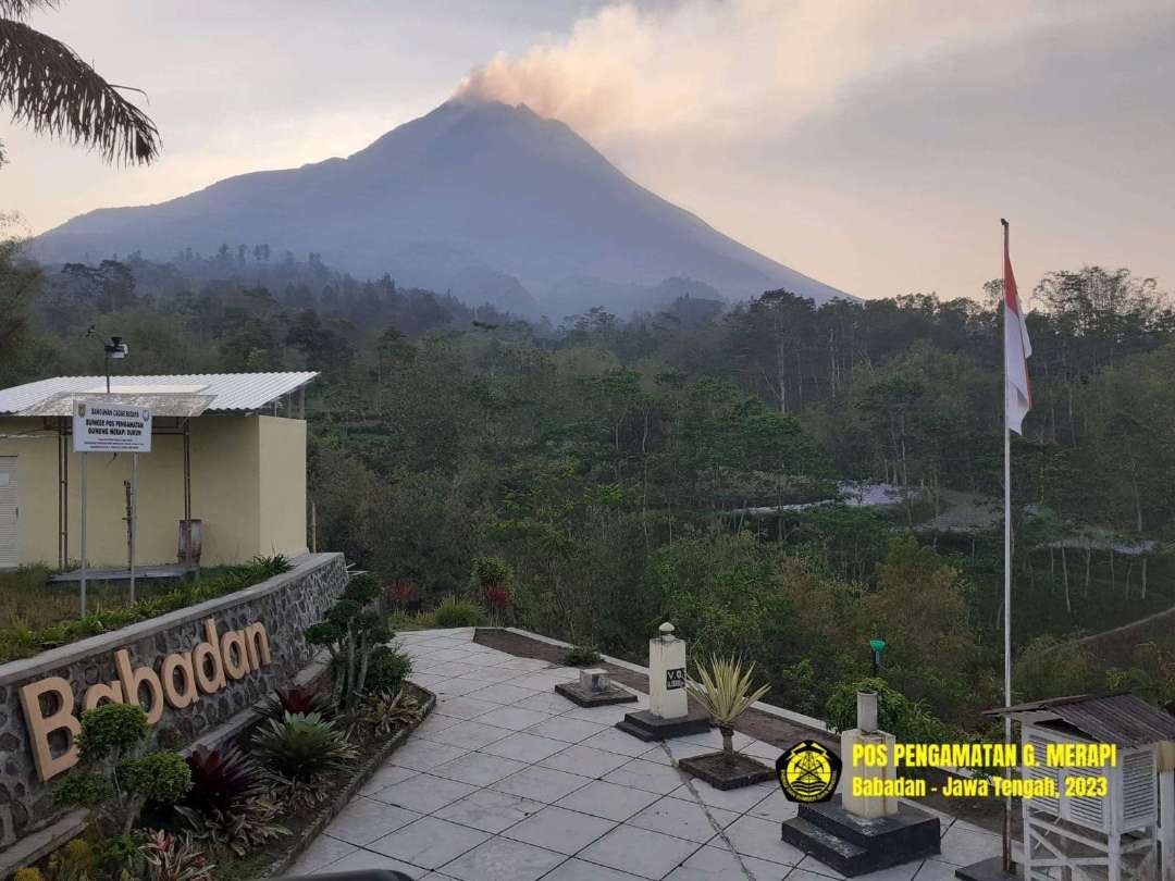 Gunung Merapi dari pos pengawasan Babatan, Kecamatan Dukun, Kabupaten Magelang, Jawa Tengah, pada Kamis 2 November 2023. (Foto: magma.esdm)