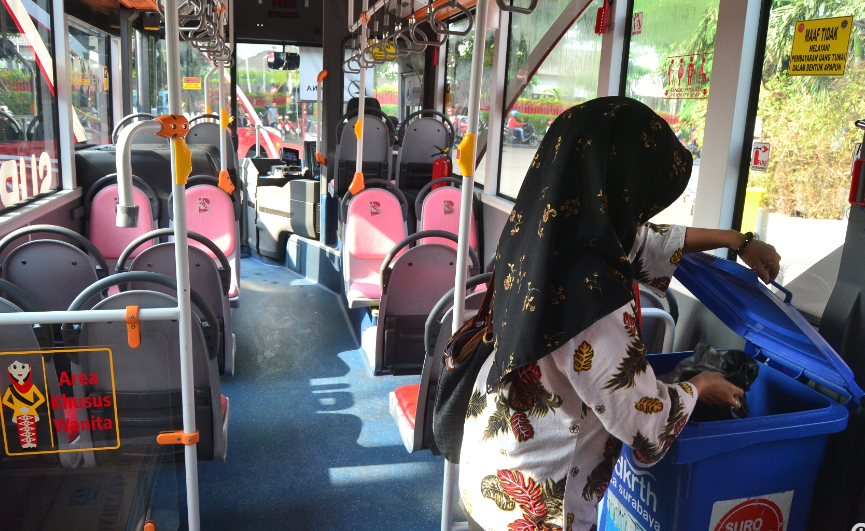 Pemkot Surabaya melalui Dishub Surabaya mempersiapkan sekitar 110 armada bus yang akan menjadi akomodasi masyarakat saat menonton Piala Dunia U-17. (Foto: Dyah Ayu Pitaloka/Ngopibareng.id)