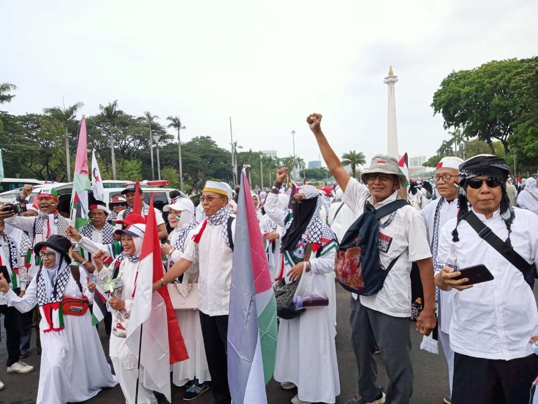 Aksi massa dukungan untuk Palestina digelar di Monas, Jakarta, Minggu 5 November 2023. (Foto: Asmanu Sudharso/Ngopibareng.id)