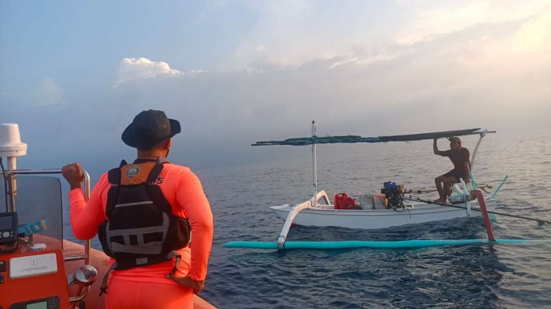 Tim SAR gabungan melakukan pencarian pada nelayan yang hilang (Foto: Basarnas Bali)