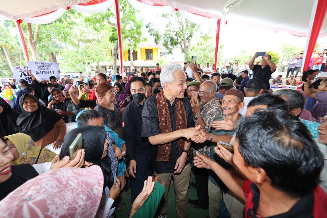 Bakal Calon Presiden (Bacapres) Ganjar Pranowo di depan warga dari empat desa berkumpul di Desa Beji Mulyo di Kecamatan Tungkal Jaya Kabupaten Musi Banyuasin, Sumatera Selatan, Senin 6 November 2023.(Foto: istimewa)