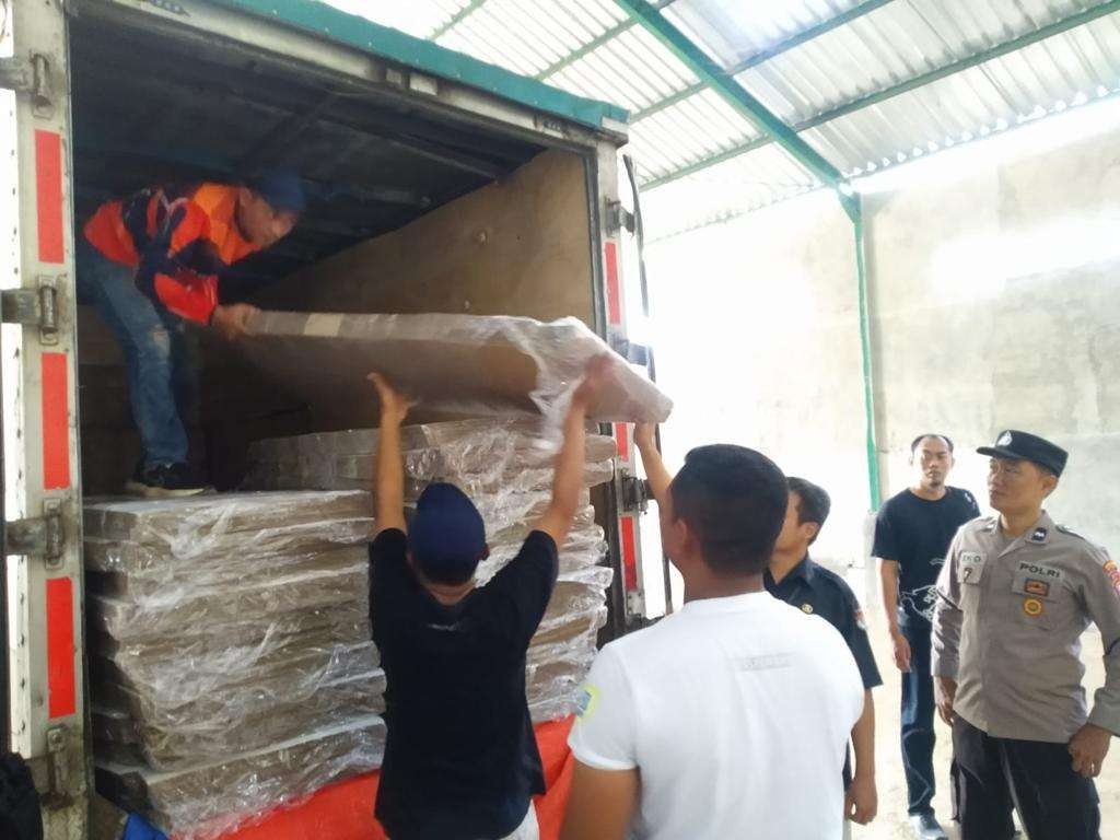Logistik perlengkapan pemilihan umum serentak mulai diterima Komisi Pemilihan Umum (KPU) Blitar, per Minggu, 5 November 2023. (Foto: Choirul Anam/Ngopibareng.id)