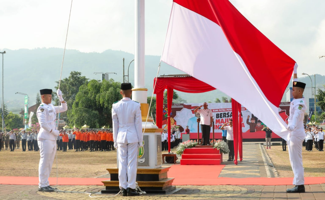 Pj Gubernur Jawa Tengah, Nana Sudjana saat peringatan Hari Sumpah Pemuda. (Foto: Humas Jateng)