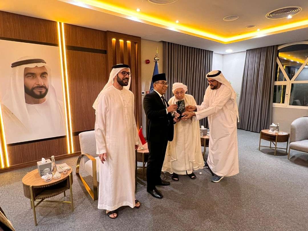Ulama senior dunia Islam Ahlus Sunnah wal Jama’ah yang beresidensi di Uni Emirat Arab Syaikh Abdullah bin Bayyah gembira akan keberadaan NU. (Foto: Dok PBNU)