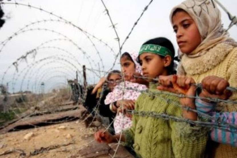 Anak-anak dan ibu-ibu menjadi korban perang di Jalur Gaza, antara Hamas dan Israel. Surat dari Gaza. (ilustrasi)