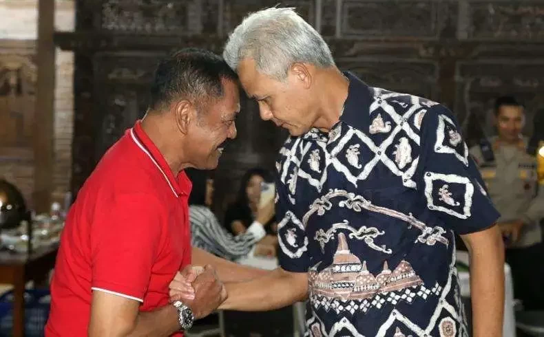 Ketua DPC PDIP Solo FX Hadi Rudyatmo bertemu Ganjar Pranowo (saat masih menjabat Gubernur Jawa Tengah) di Tawangmangu, Karanganyar, Senin, 24 April 2023 malam. (Foto: Istimewa)