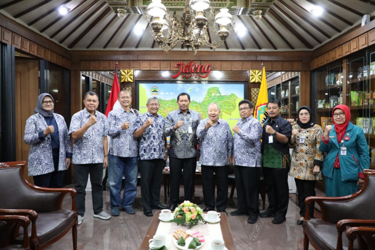 Pj Gubernur Jawa Tengah, Nana Sudjana menggelar pertemuan dengan  Asosiasi Pengusaha Indonesia (APINDO), dipimpin oleh Ketua DPP APINDO Jateng, Frans Kongi (kanan Nana Sudjana). (Foto: Humas Jateng)