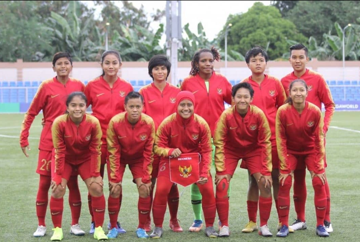 Liga Sepakbola Wanita Indonesia belum juga bergulir, sejak tahun 2019 lalu. Sejumlah pemain Garuda Pertiwi beruntung bisa merumput di luar negeri. (Foto: Timnas Putri)