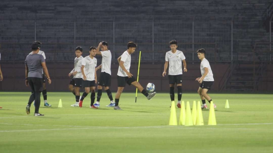 Pemain Timnas U-17 saat menjalani latihan di Stadion Gelora 10 November, Surabaya, Kamis 9 November 2023. (Foto: Istimewa)