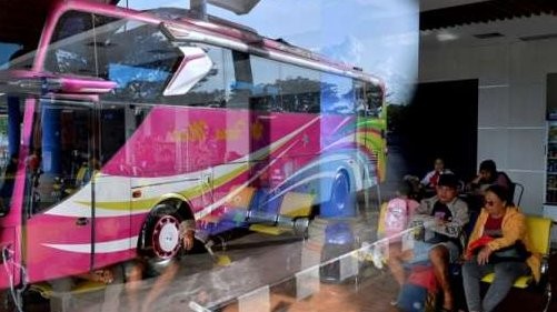 Bus kota di Surabaya, menuju arah ke Israel, eh... RSAL. (Ilustrasi)