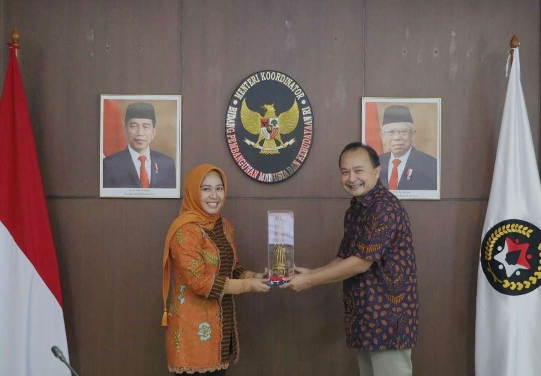 Walikota Mojokerto Ika Puspitasari bersama Sesmenko PMK Andie Megantara. (Foto: Istimewa)