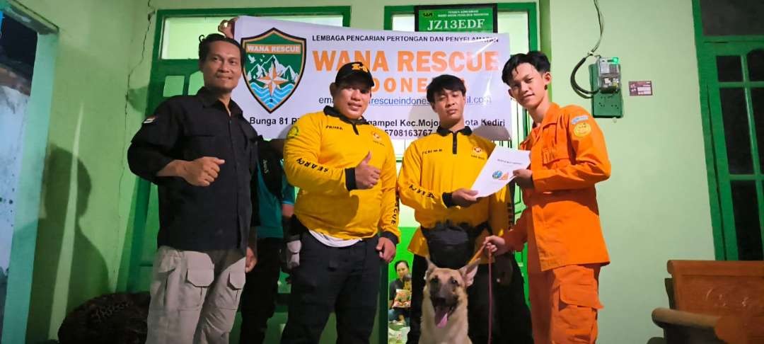 Wana Rescue mengabdi untuk membantu pencarian, pertolongan, dan penyelamatan di Kediri selama sembilan tahun. (Foto: Fendi Lesmana/Ngopibareng.id)