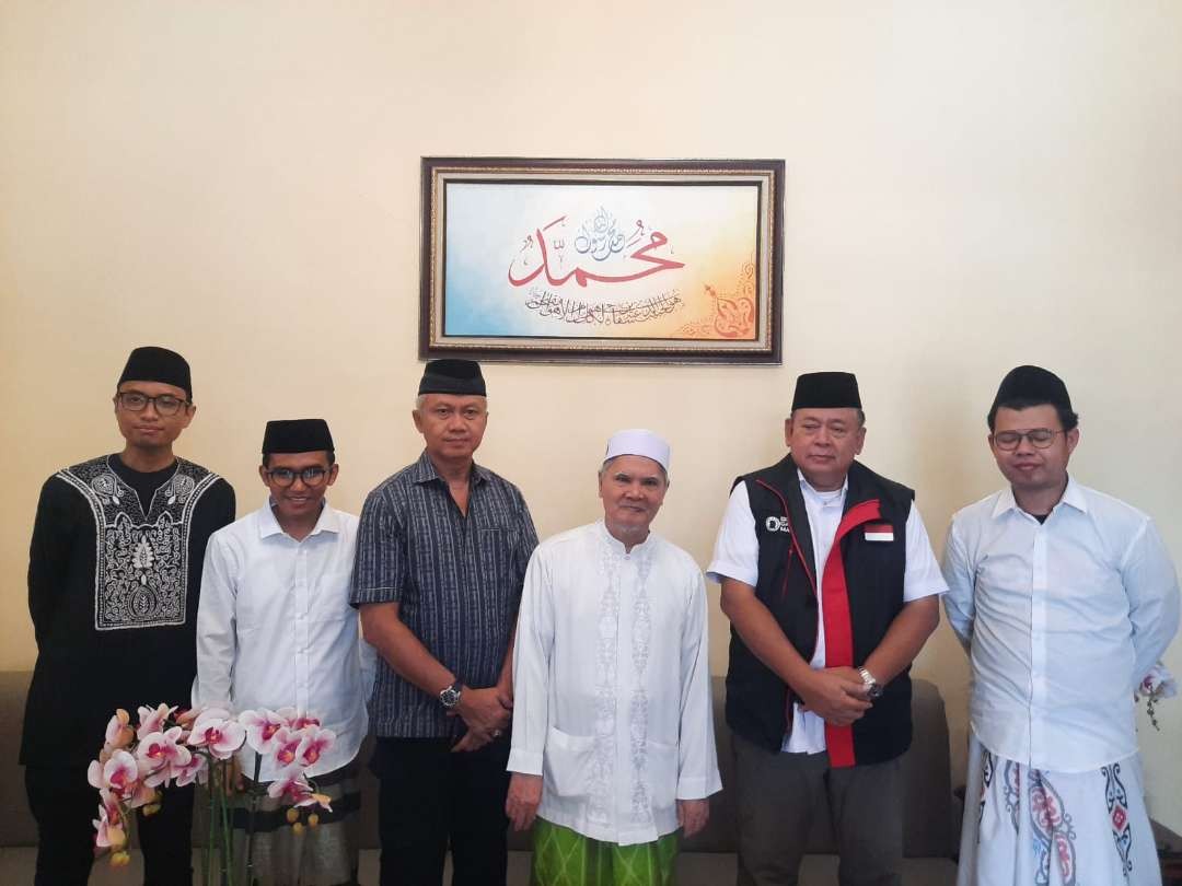 Luki Hermawan, Deputi Kinetik Teritorial TPN Ganjar-Mahfud (kedua kanan) pertemuan dengan kiai Situbondo, Jawa Timur. (Foto: Istimewa)