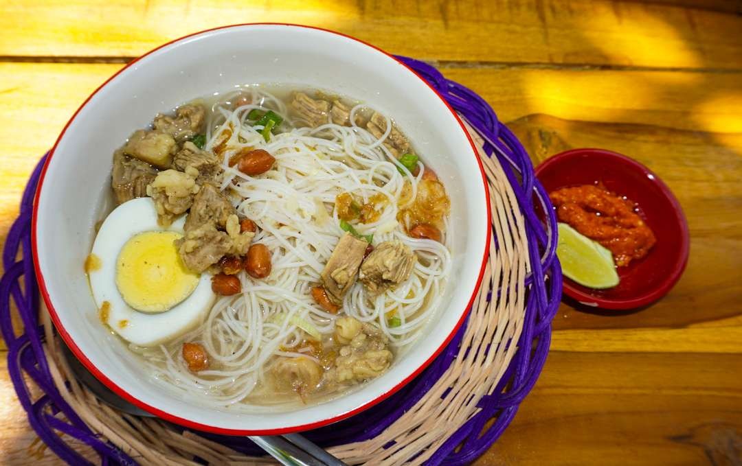 Sop ubi, makanan khas Makassar sebagai pengganti karbohidrat nasi (foto: Aini/Ngopibareng.id)