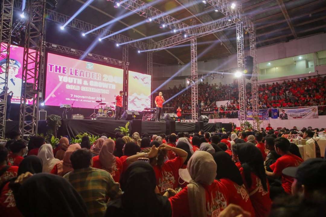 Acara The Leader 2045 Youth & Growth Gold Generation di DBL Arena diduga ada unsur politik praktis. (Foto: Humas Pemkot Surabaya)