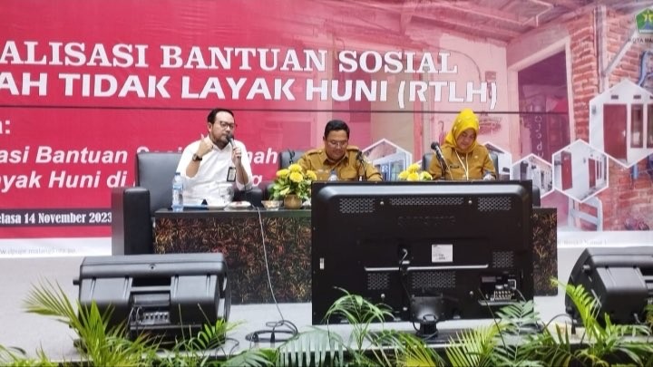 Sosialisasi bantuan sosial rumah tidak layak huni oleh DPUPRKP Kota Malang. (Foto: Lalu Theo/Ngopibareng.id)