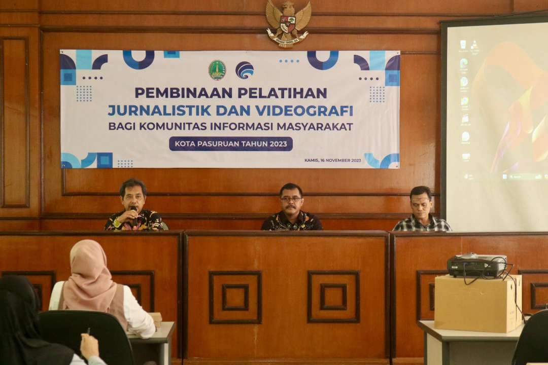 Kepala Diskominfotik Kota Pasuruan Imam Subekti membuka secara resmi pembinaan pelatihan yang diikuti oleh perwakilan KIM di 34 kelurahan di Kota Pasuruan. (Foto: Pemkot Pasuruan)