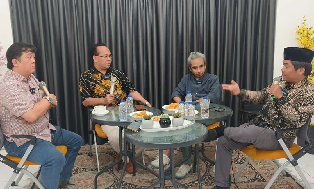 Ray Rangkuti dalam Diskusi Akhir Pekan Titik Temu dengan Tema “Bahaya Nepotisme Jokowi” di Ayoja Cafe Jakarta Selatan. (Foto:bpip)