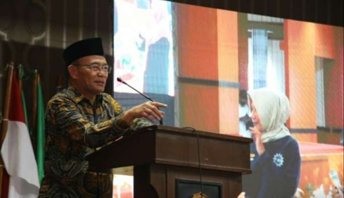 Menko PMK Muhadjir Effendy menyebut Muhammadiyah berperan dalam bidang ekonomi, terutama mendorong pembangunan ekonomi yang adil dan berkelanjutan. (Foto: Dok Kemenko PMK)