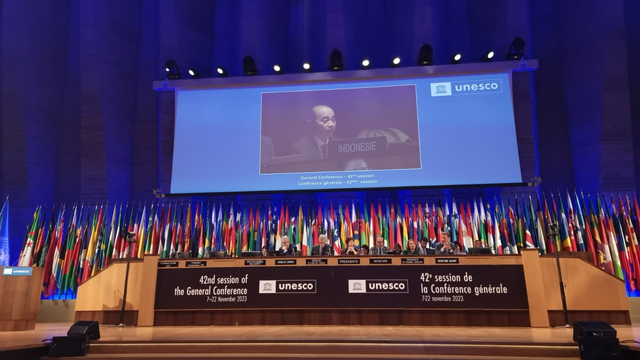 UNESCO meresmikan bahasa Indonesia sebagai bahasa resmi General Conference (Sidang Umum) dalam Sesi 42 Sidang Umum. (Foto: Dok. Kemendikbudristek)