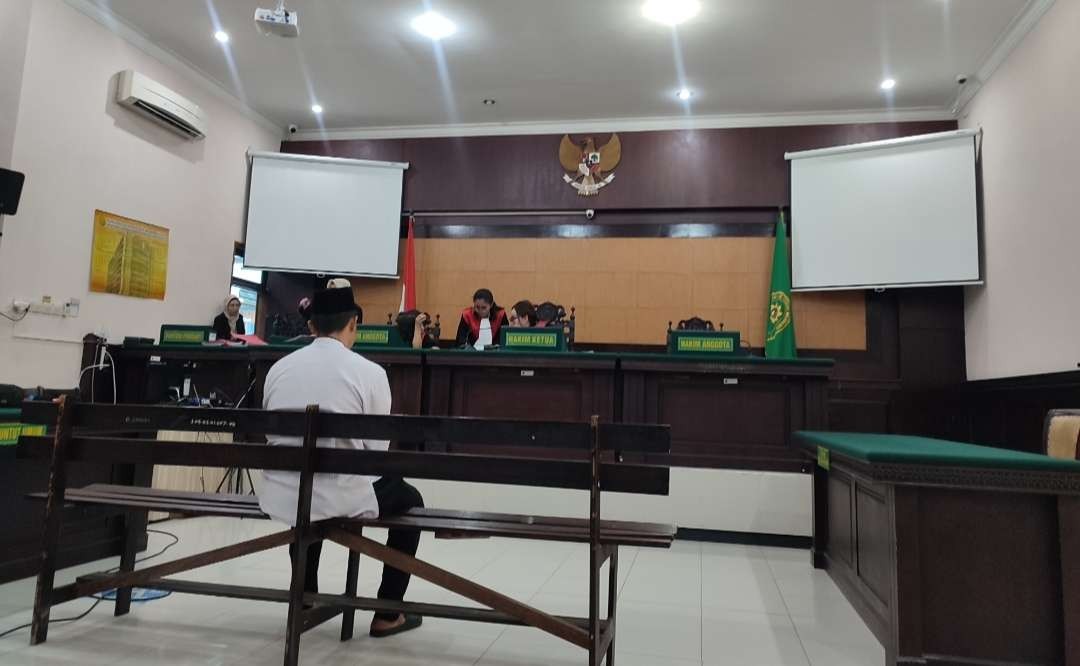 Sidang vonis sopir Truk tangki di ruang sidang Cakra Pengadilan Negeri (PN) Mojokerto pada Senin 21 November 2023. (Foto Deni Lukmantara/Ngopibareng.id)