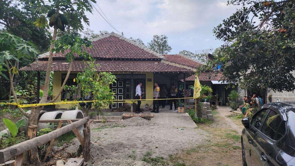 Penemuan kerangka manusia di Desa Bacem, Kecamatan Ponggok, Kabupaten Blitar, Jawa Timur, Selasa 21 November 2023. (Foto: Choirul Anam/Ngopibareng.id)