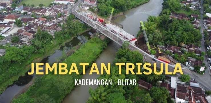 Jembatan Trisula di Kecamatan Kademangan Kabupaten Blitar, resmi dibuka sehingga menghubungkan ke Kabupaten Tulungagung, Jawa Timur. (Foto: YouTube)