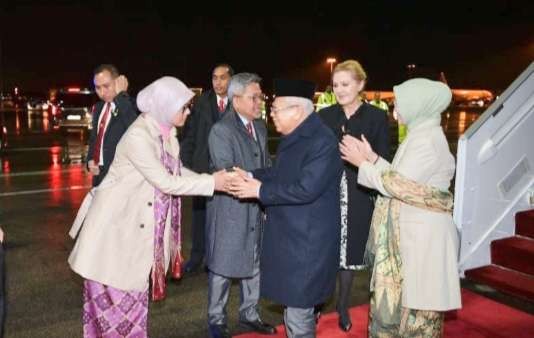 Wakil Presiden (Wapres) Ma'ruf Amin didampingi istri, Wury Ma'ruf dan rombongan terbatas tiba di Athena. (Foto: Setwapres)