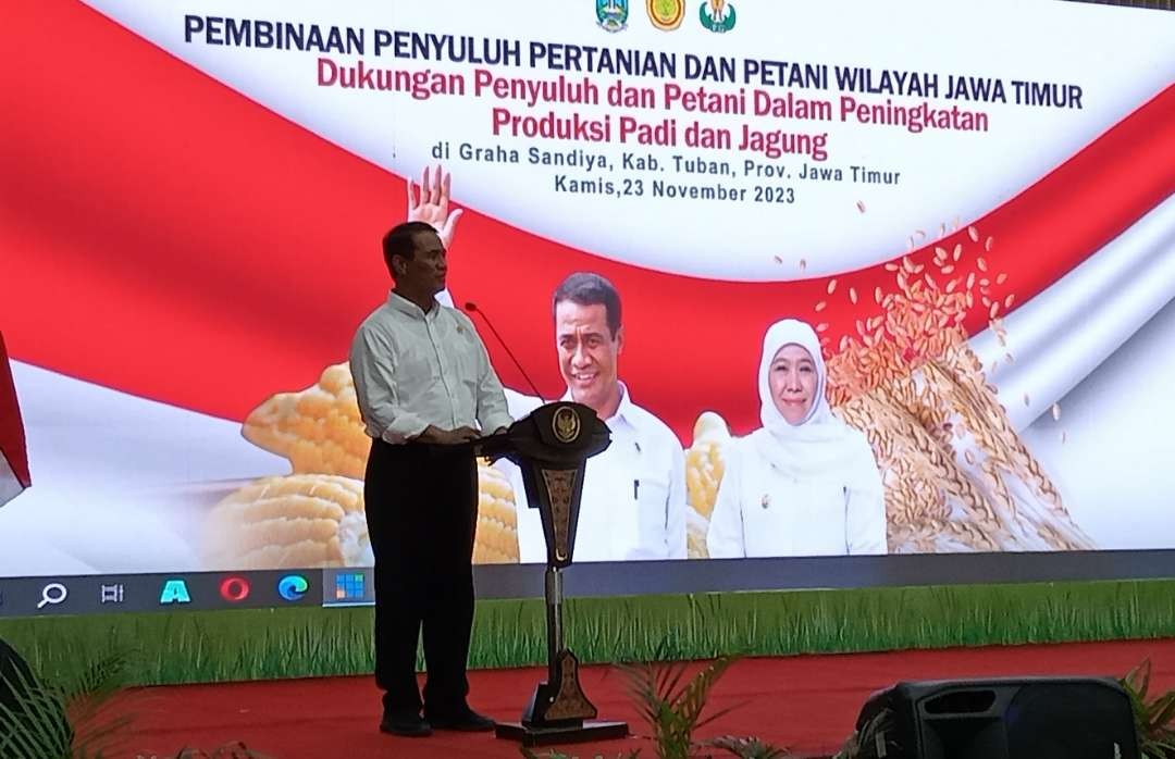 Mentan RI, Andi Amran Sulaiman memberikan pembinaan kepad penyuluh dan petani Jawa Timur (Khoirul Huda/Ngopibareng.id)