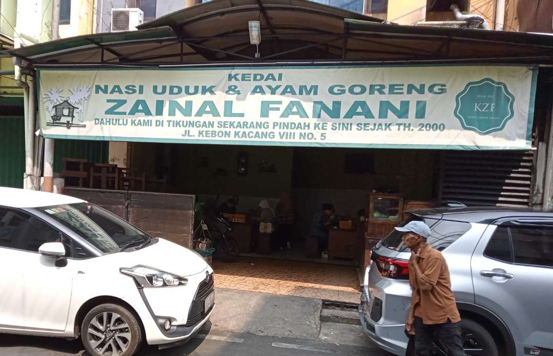 Kedai nasi uduk legendaris Kebun Kacang, Jakarta Pusat,  pernah diboyong ke Istana (Foto; Asmanu Sudharso/ngopibareng.id)