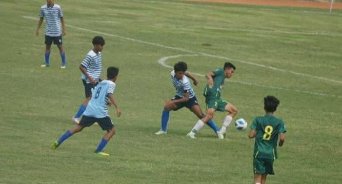 Persebaya U-17 vs Persikoba Batu U-17. (Foto: Aini Arifin/Ngopibareng.id)