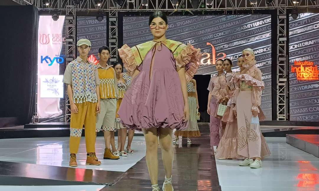 Busana look barbie dan busana yang terinspirasi dari taman bunga Cordoba, Spanyo digadang - gadang jadi tren 2024. (Foto: Pita Sari/Ngopibareng.id)