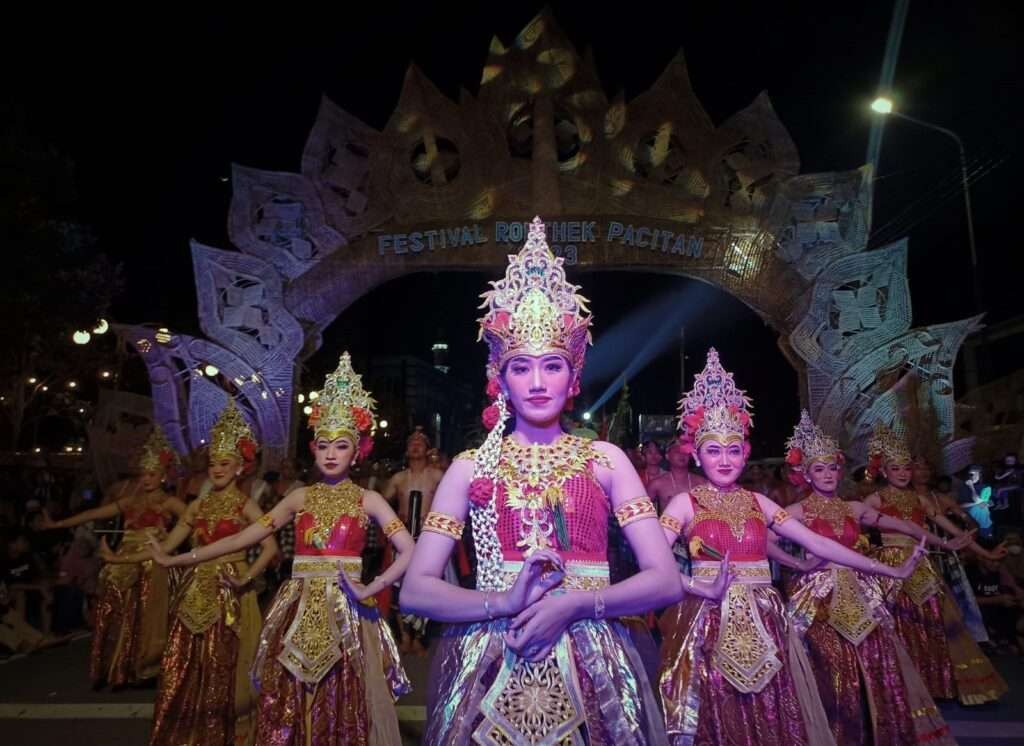 Dinas Pariwisata Kebudayaan Pemuda dan Olahraga (Disparbudpora) kembali menggelar Festival Rontek 2023 “The Most Booming Heritage Culture” pada Sabtu 18 dan Minggu 19 November 2023 lalu. (Foto: dok. Humas Pemkab Pacitan)