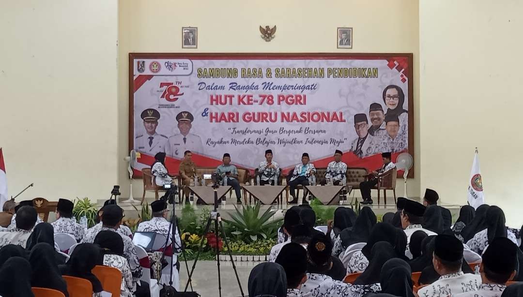Dialog interaktif sambung rasa dan sarasehan pendidikan yang digelar oleh PGRI Kabupaten Tuban (Foto: Khoirul Huda/Ngopibareng.id)