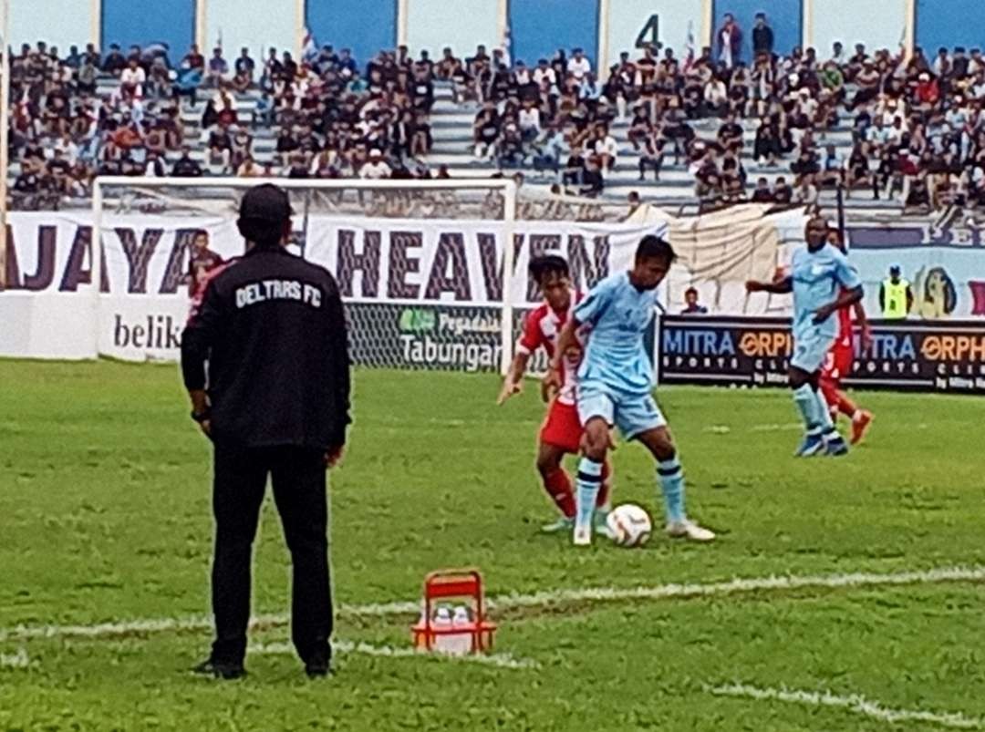 Persela Lamongan menjamu Deltras Sidoarjo di Stadion Surajaya Lamongan pada Kamis 30 November 2023.(Foto : Imron Rosidi/ngopibqreng.id)