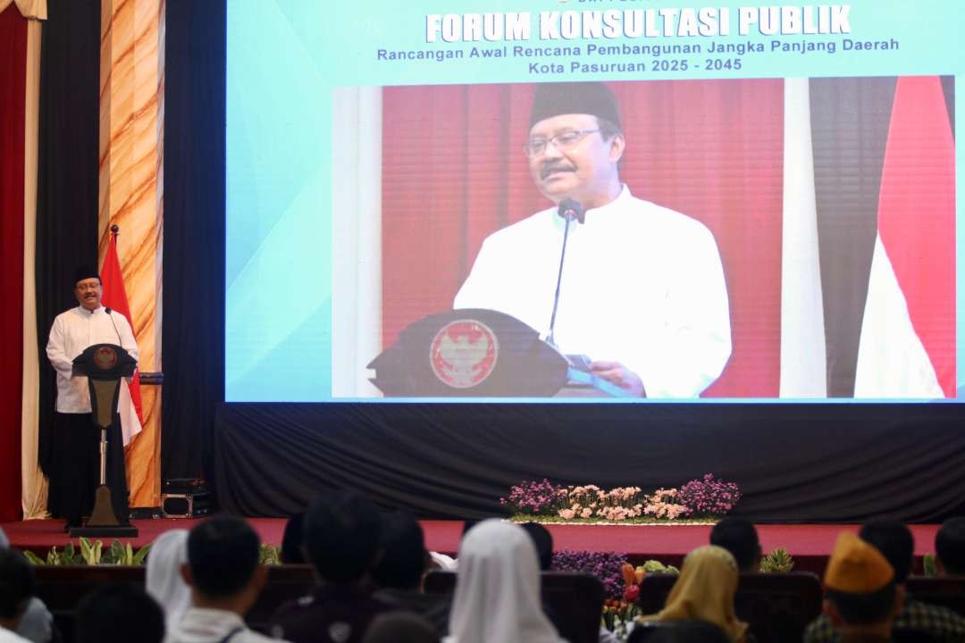 Walikota Pasuruan, Saifullah Yusuf membuka acara forum konsultasi publik rencana awal RPJPD menuju kota berbasis wisata, religi dan heritage. (Foto: Pemkot Pasuruan)