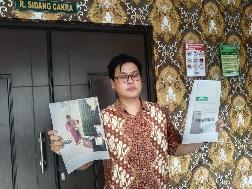 Penggugat, Robby Gunawan saat berada di PN Kepanjen, Kabupaten Malang (Foto: Lalu Theo/Ngopibareng.id)