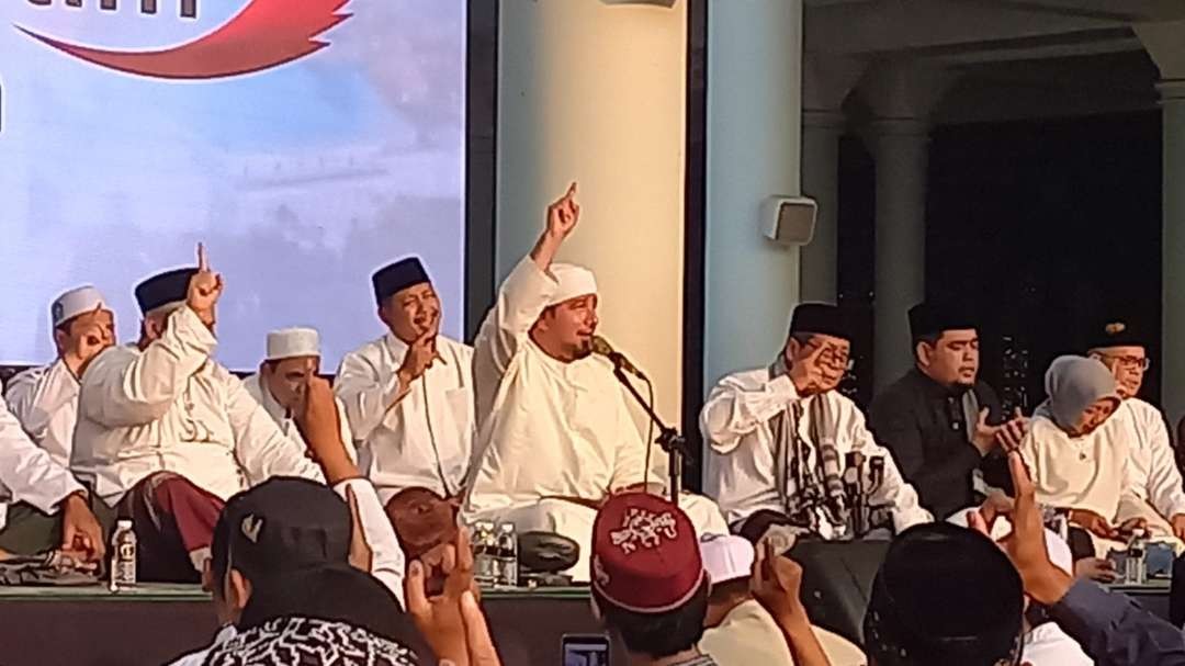 Habib Anis Syahab dalam acara Shalawat Bersama di Surabaya. (Foto: dok/ngopibareng.id)
