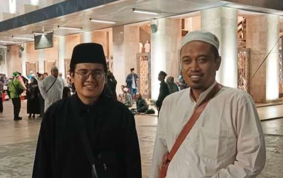 Ustaz M Hadi bin Nurul Amin dan  Ustaz Ma'ruf Khozin. (Foto:adi/ngopibareng.id)