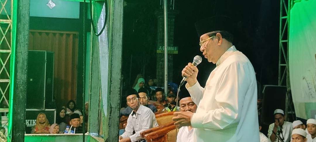 Ketami Bersholawat, SBY mengajak masyarakat Kota Kediri berdoa mendapat pemimpin amanah. (Foto: Fendi Lesmana/Ngopibareng.id)