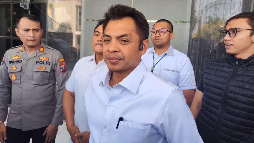 Kasatreskrim Polrestabes Surabaya, AKBP Hendro Sukmono menyebut pihaknya sudah mengidentifikasi para oknum buruh pelaku pengeroyokan Satpol PP. (Foto: Fariz Yarbo/Ngopibareng.id)