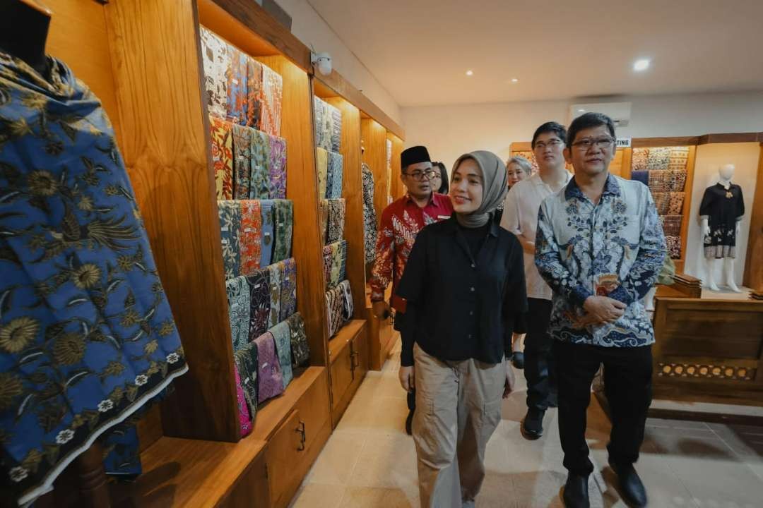 Istri Calon Presiden 2024 Ganjar Pranowo, Siti Atikoh Supriyanti menemui ratusan pelaku UMKM dan industri kreatif di Yogyakarta, Rabu 6 Desember 2023. (Foto: Tim Media Ganjar)