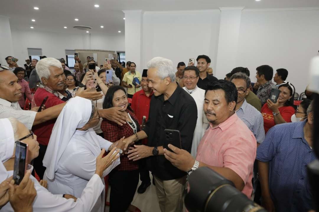 Ganjar Pranowo melanjutkan safari politiknya di Kalimantan Timur (Kaltim) dengan bersilaturahmi dengan tokoh agama Katolik di Katedral Samarinda. (Foto: Tim Media Ganjar)