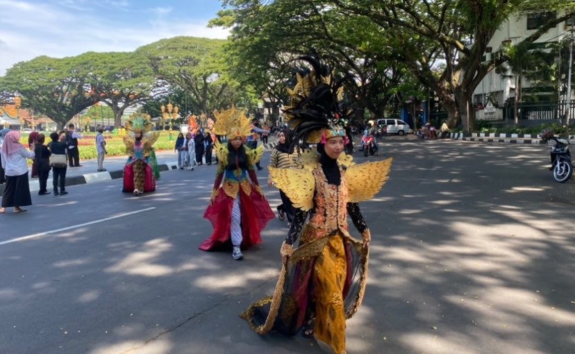 Karnaval parade kostum siswa difabel di Malang, Jawa Timur. (Foto: Lalu Theo/Ngopibareng.id)