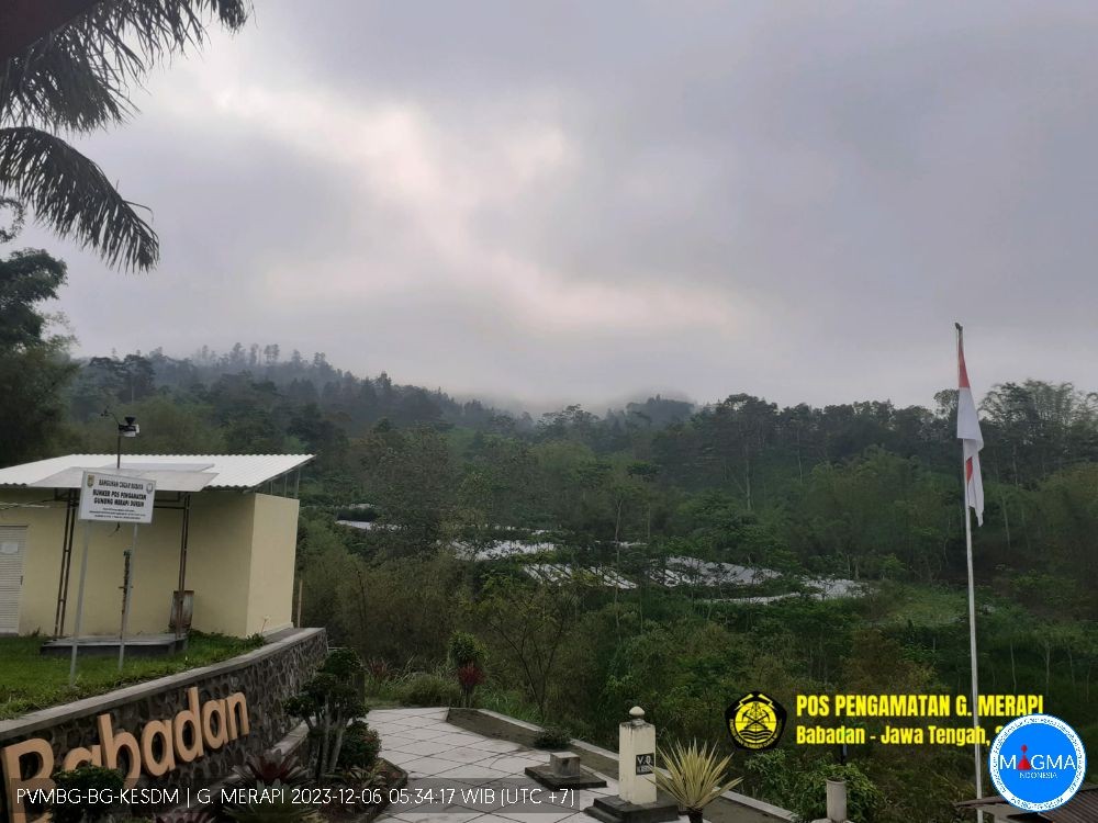 Penampakan Gunung Merapi dari Pos Pemantauan Babadan, Kabupaten Magelang, pada Rabu 6 Desember 2023. (Foto: dok. magma.esdm)