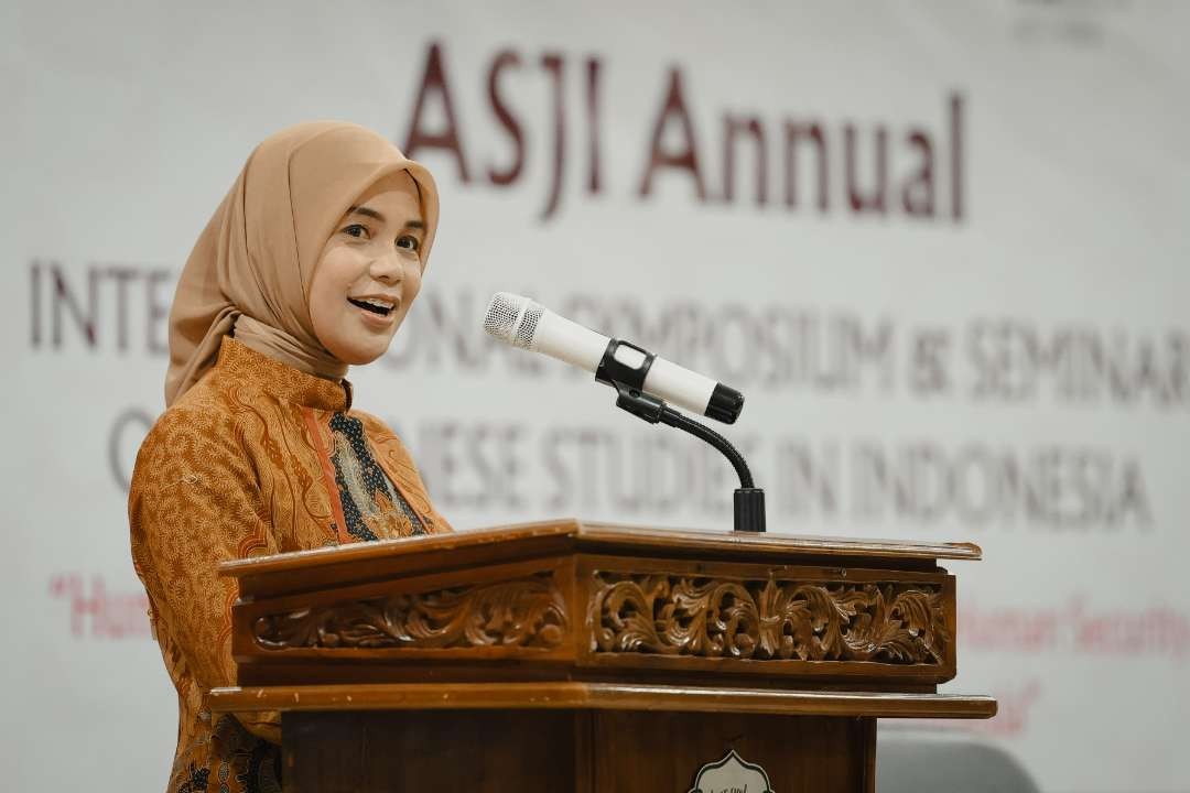Siti Atikoh Ganjar berpidato dalam bahasa Jepang dan Inggris. (Foto: Tim Media Ganjar)