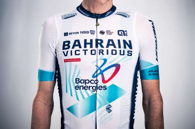 Bahrain Victorious tidak lagi bewarna merah, berganti menjadi putih mutiara untuk musim balap 2024. (Foto: Istimewa)