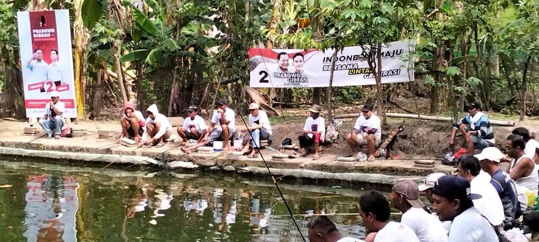 Relawan Bolone Mase gelar lomba memancing di kolam pancing yang terletak di Dusun Gendis, Desa Purwotengah, Kecamatan Papar, Kabupaten Kediri. Minggu 9 Desember 2023. (Foto: Istimewa)