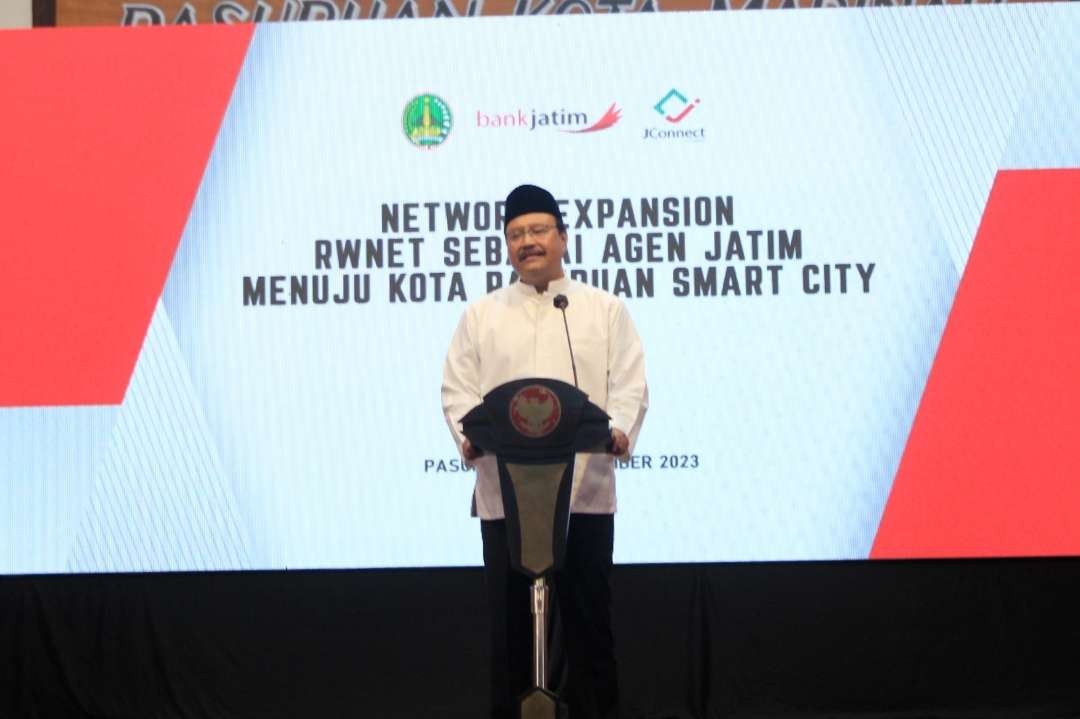 Walikota Pasuruan Saifullah Yusuf (Gus Ipul) menyebut program pemanfaatan RW NET Agen Jatim ini menjadi langkah yang dilakukan oleh Pemkot Pasuruan untuk mendekatkan kemudahan pelayanan digital. (Foto: Pemkot Pasuruan)